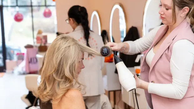 Hott Blowdry & Beauty Lounge